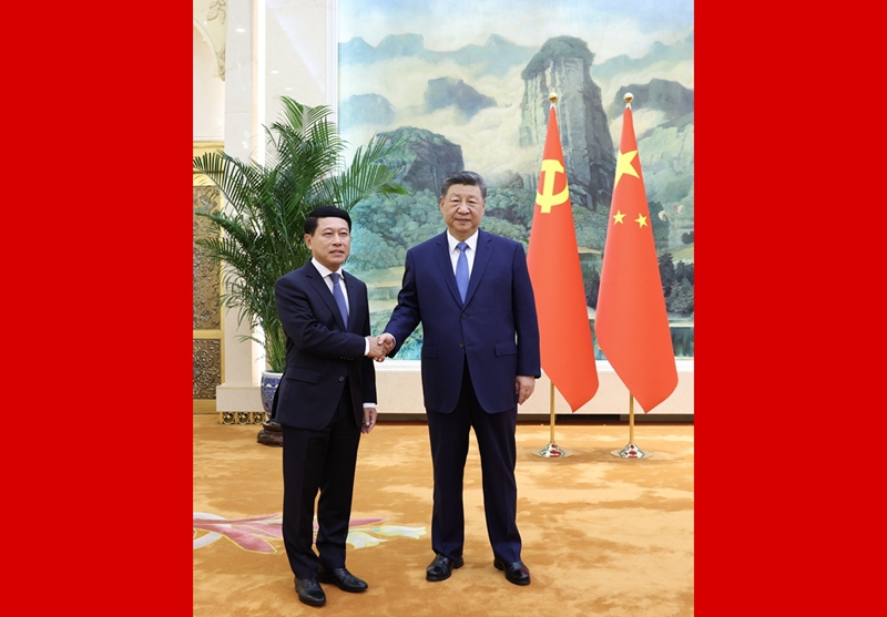 习近平会见老挝人民革命党中央总书记、国家主席特使沙伦赛