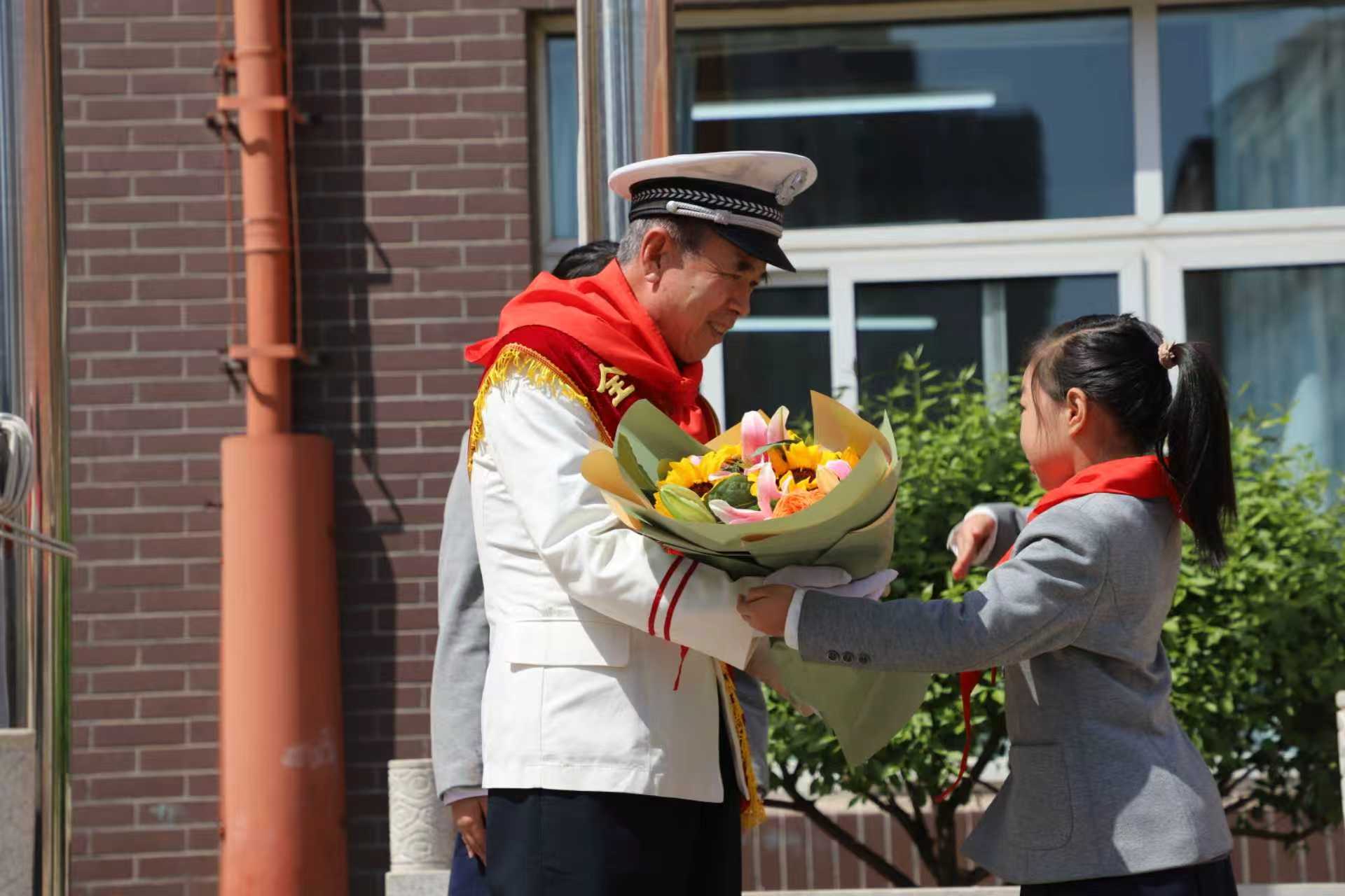 十五载守岗护苗 三十年捐资助学——记辽宁沈阳市公安局交警支队皇姑大队退休民警李栓良