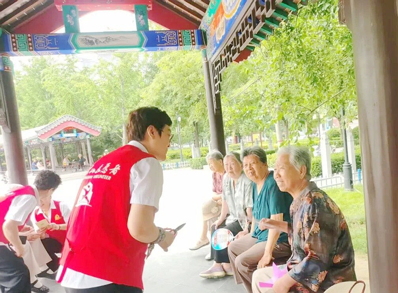 霞满水泊映初心 银龄志愿暖梁山
