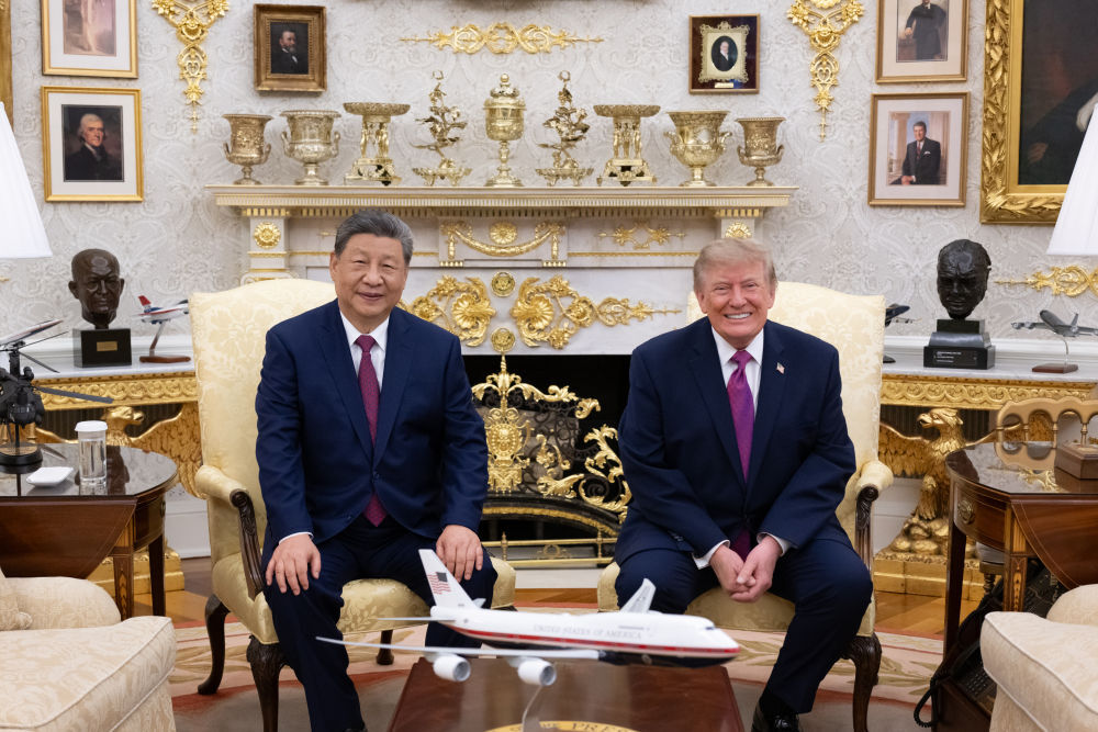 图讯：习近平同美国总统特朗普小范围交流